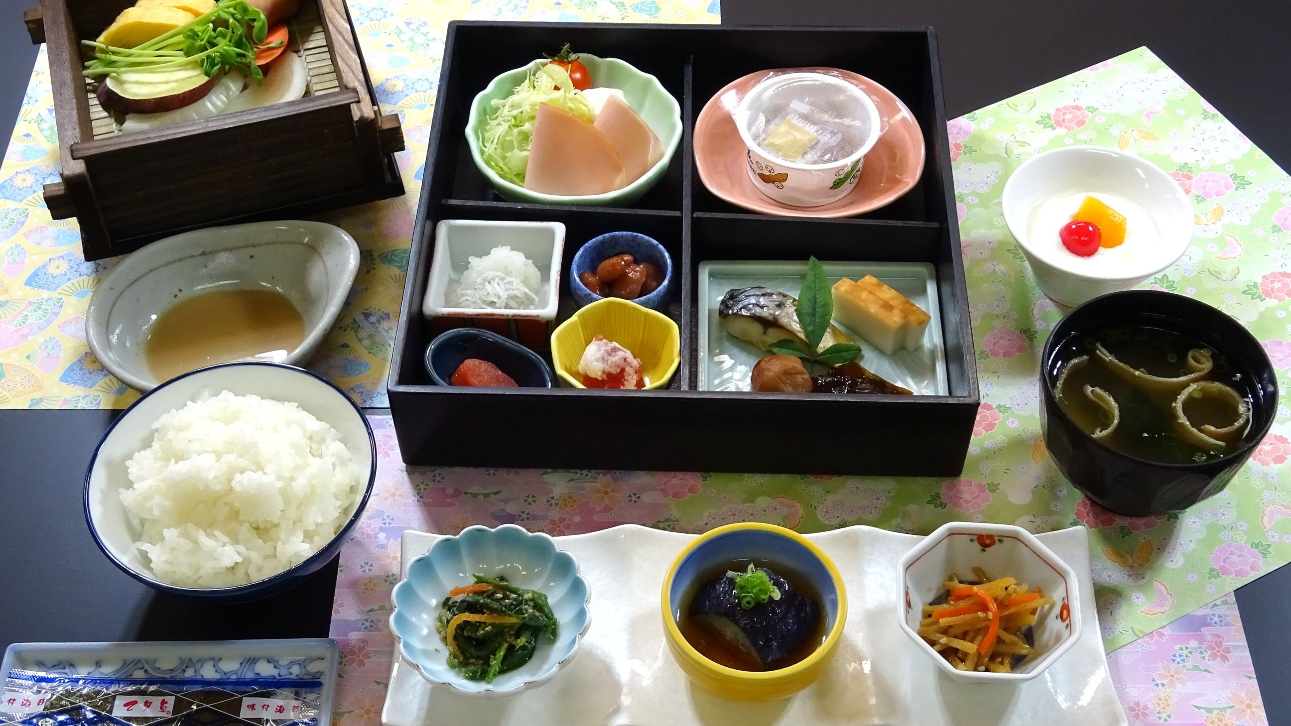 *朝食の和定食（一例）
