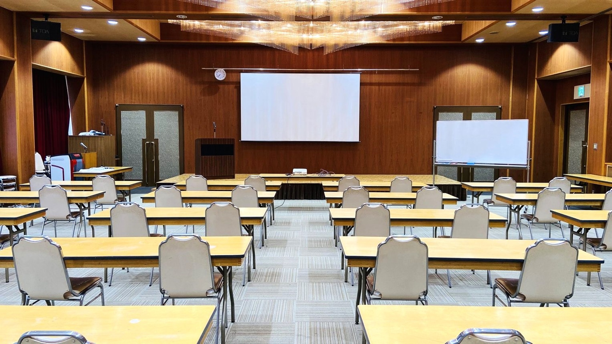 *会議室&hellip;最大200名の収容が可能です