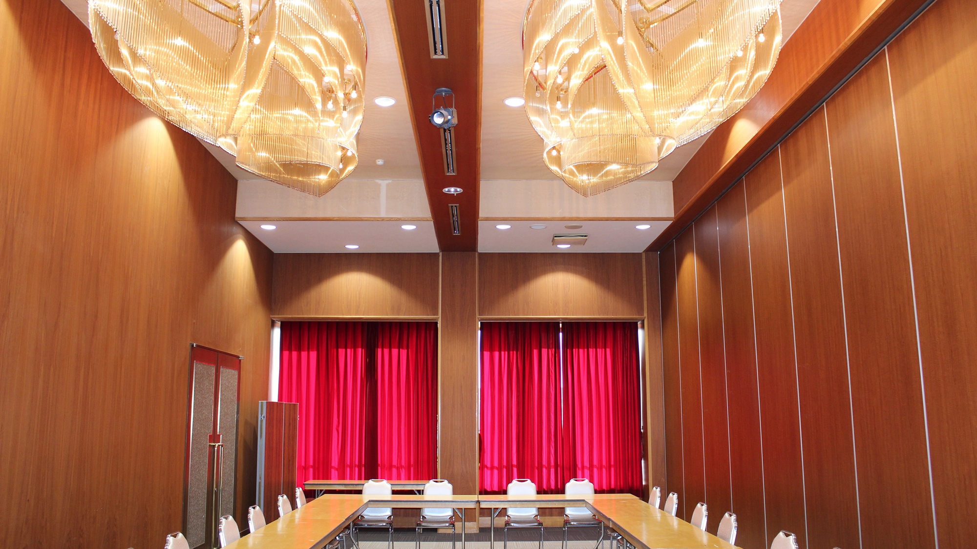 *会議室&hellip;会議・研修のご予約もできます