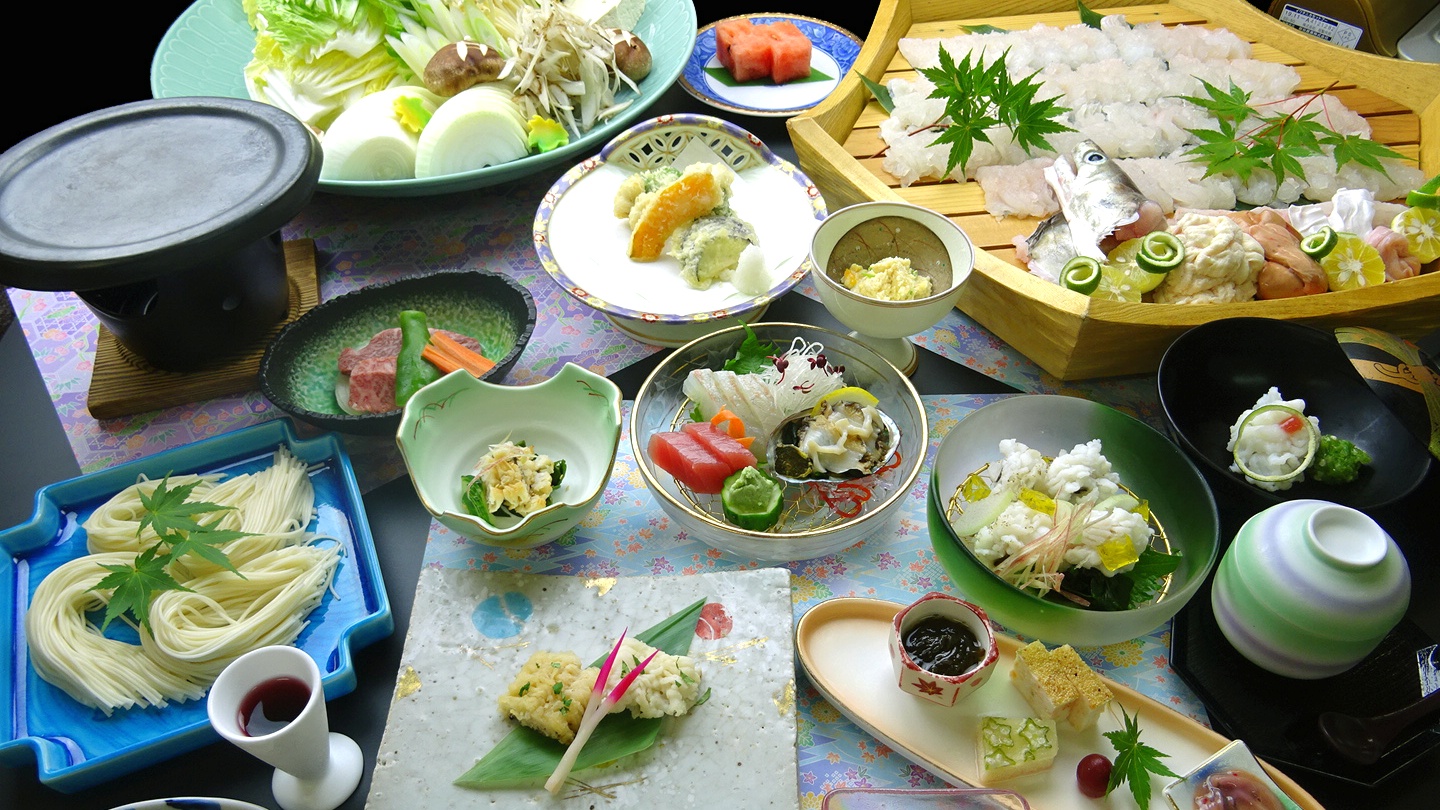 *はもフルコース（写真のはもしゃぶは４人盛りの量です）