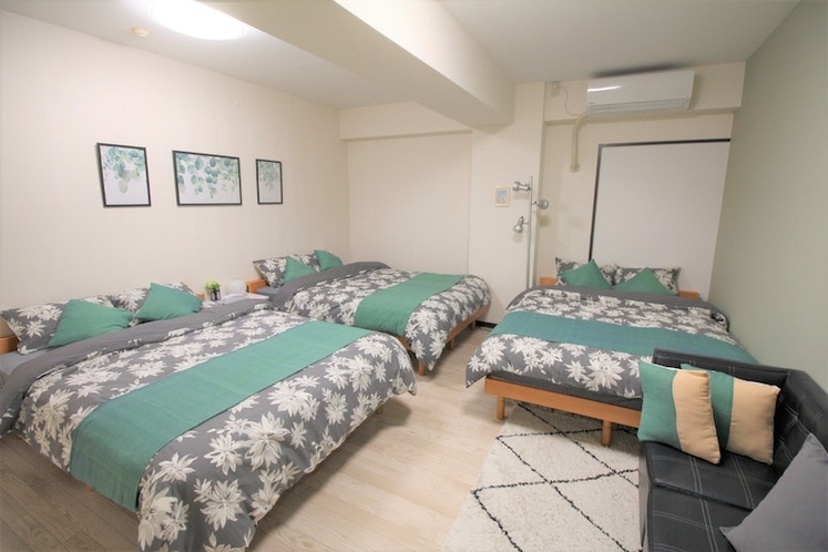 【寝室２】ダブルベッド3台（3人～6人部屋）