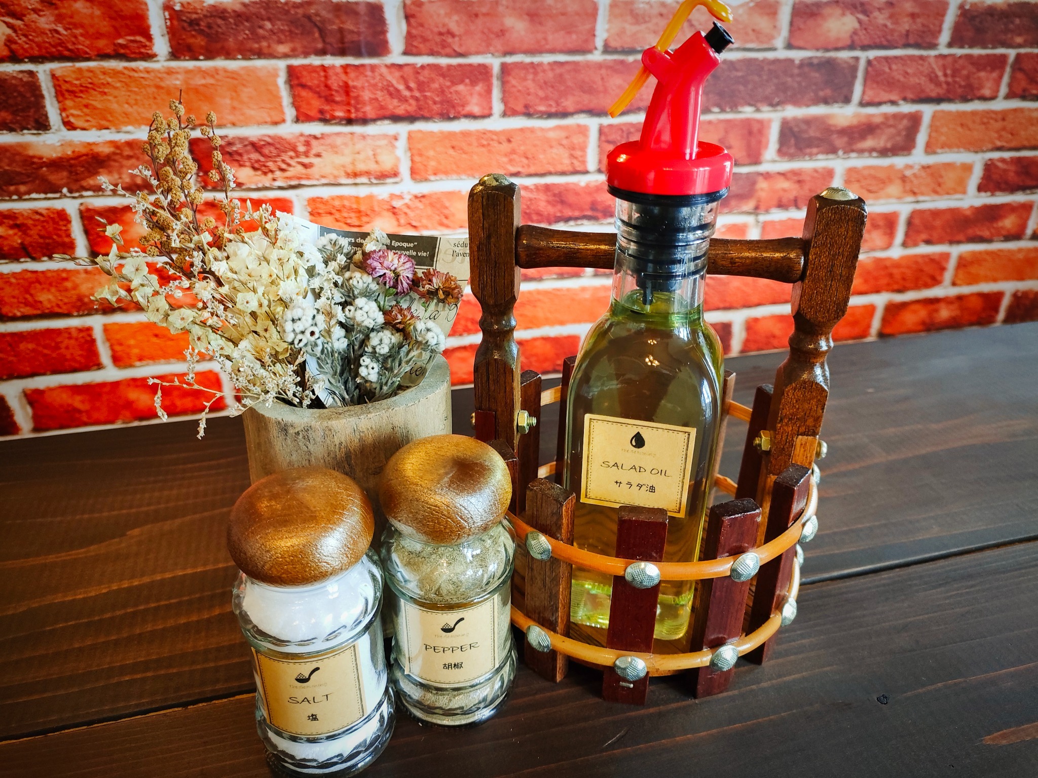 衛生上、調味料は塩胡椒・調理用の油のみございます