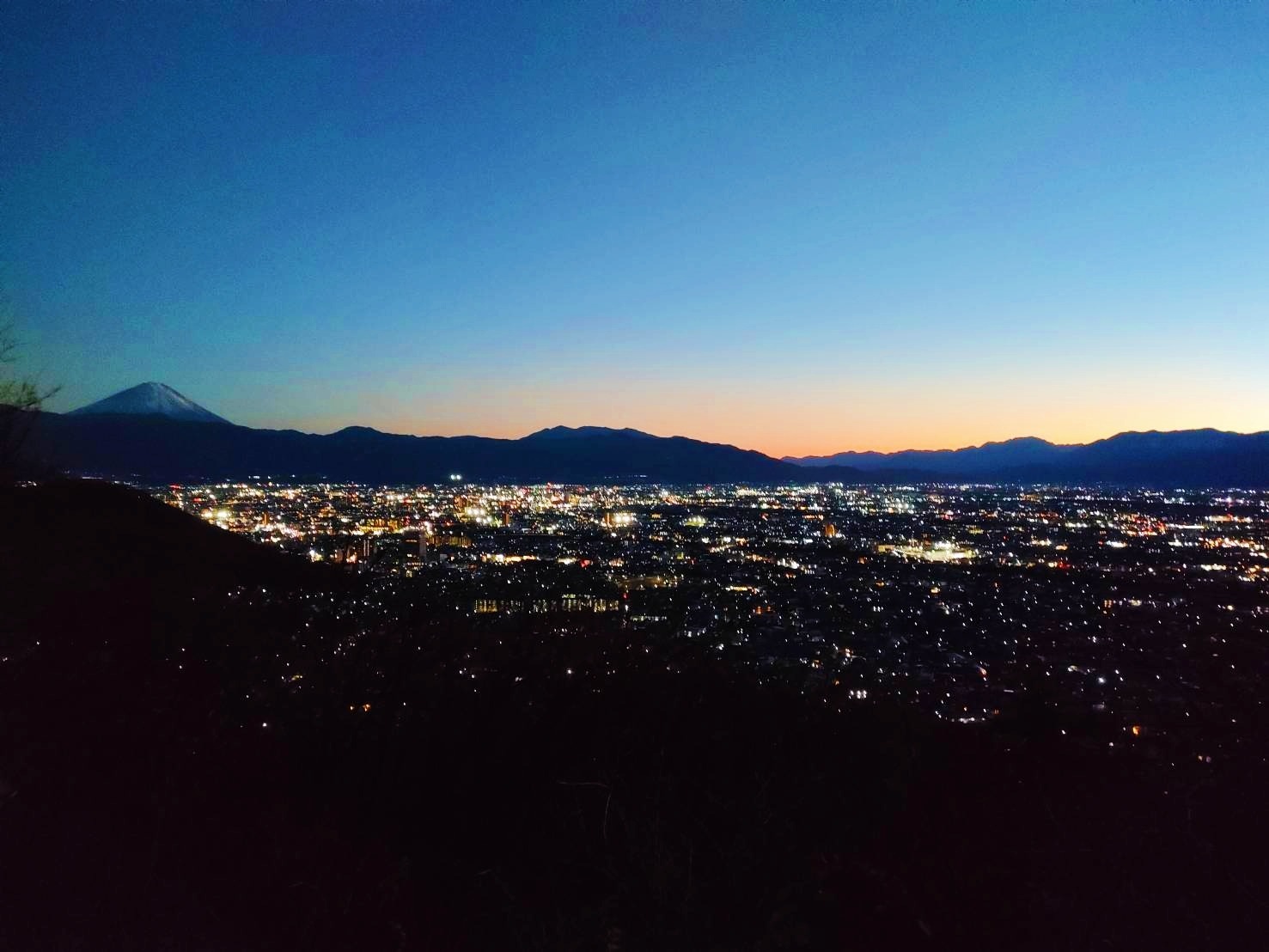 山梨県トップクラスの夜景(甲府盆地)お車で約3分