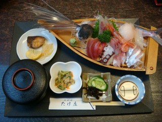 たけ庄本店でも人気のお造り定食