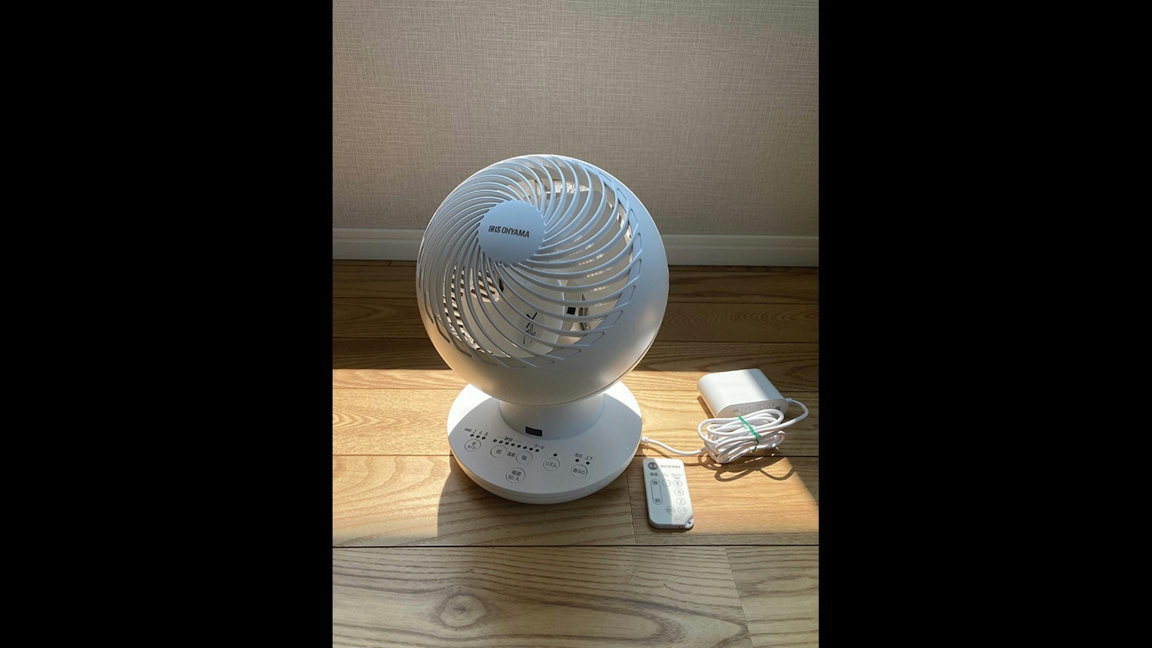 暖かい空気がロフトにこもりますがこれを使って対流させます。