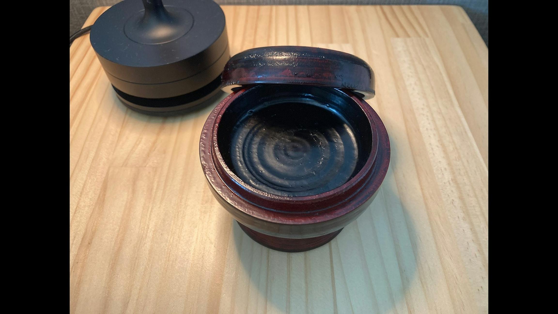 漆塗りのアクササリーケース