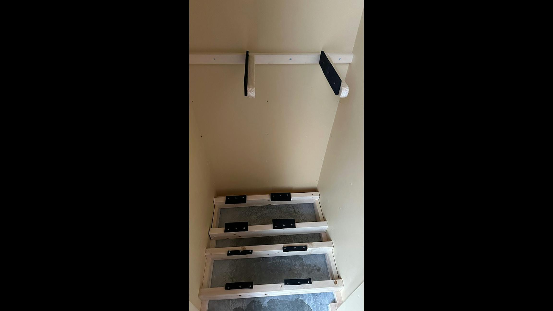 玄関横のスキーストッカー