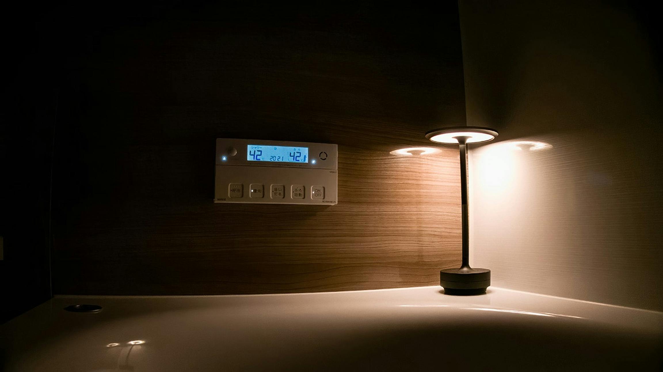 持ち運び可能なTURNライトで優雅なバスタイム