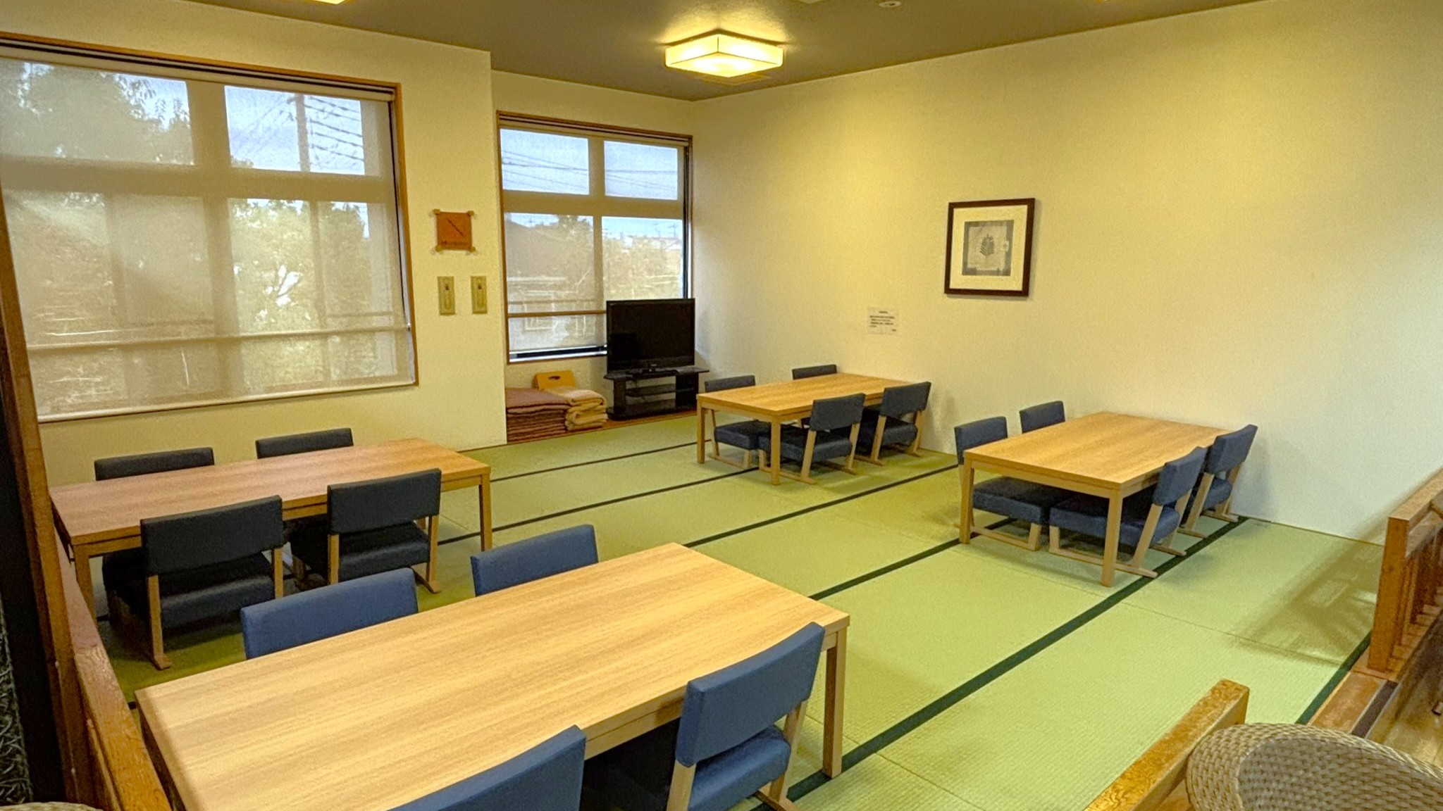 【休憩処】華のゆ2Fマッサージ機コーナー前に休憩処をご用意しております