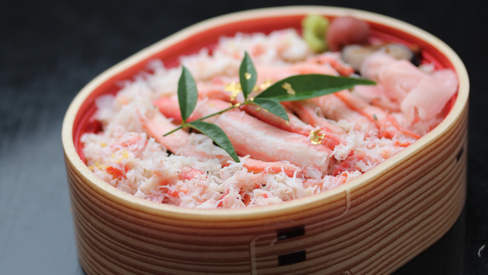 【香住の新名物】香住港の香住ガニを贅沢に使った「蟹寿司・輝（HIKARU）」