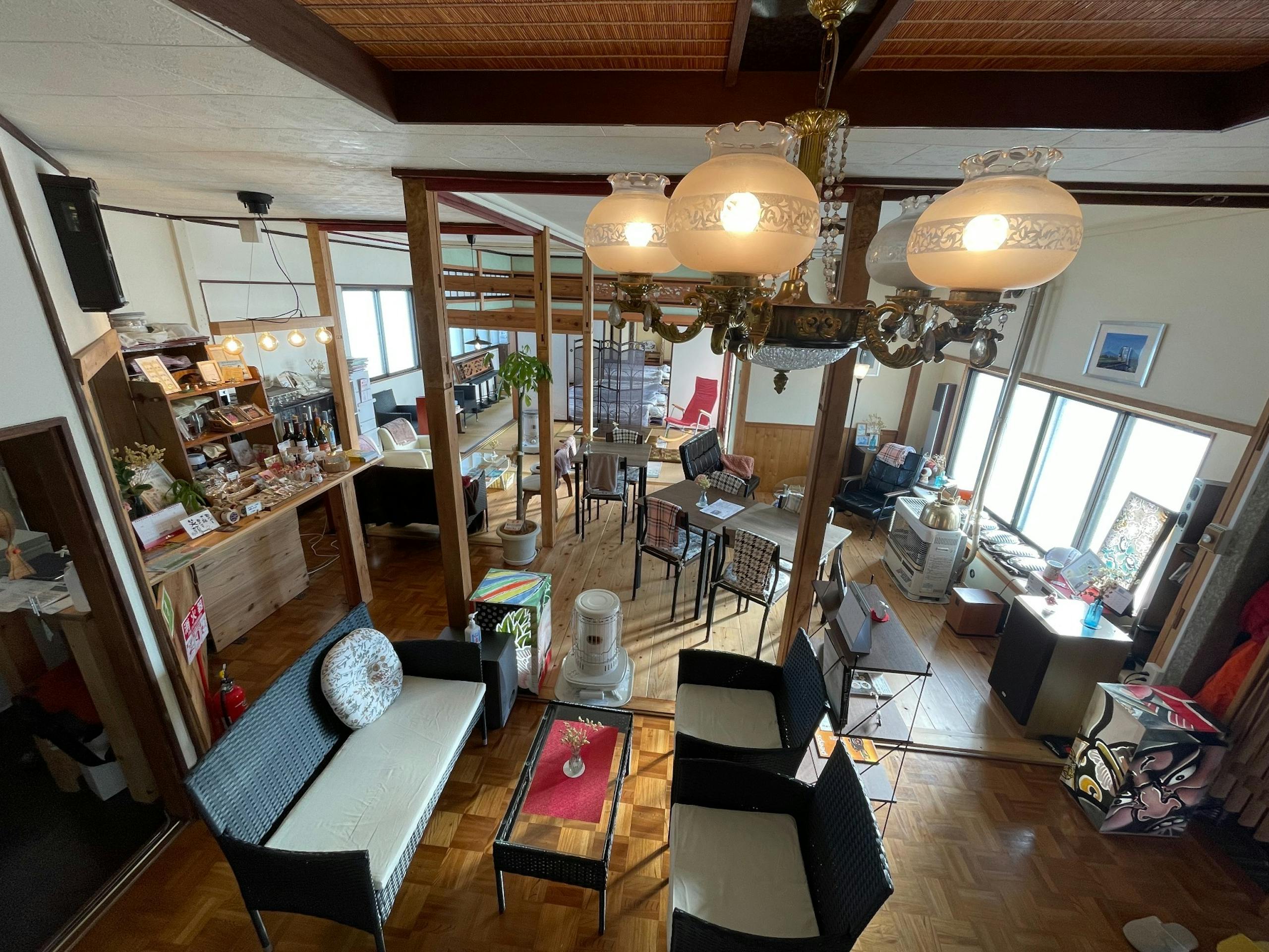 カフェから客室のご利用スペースは50㎡超