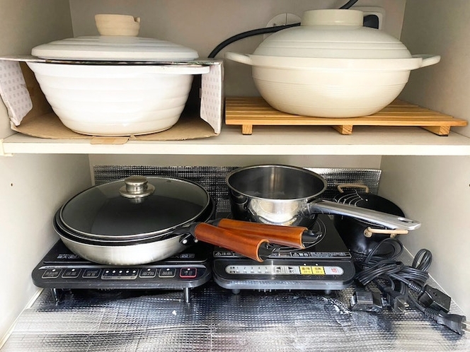 ・【キッチン】土鍋とIHクッキングヒーターがあるので、鍋も楽しめます