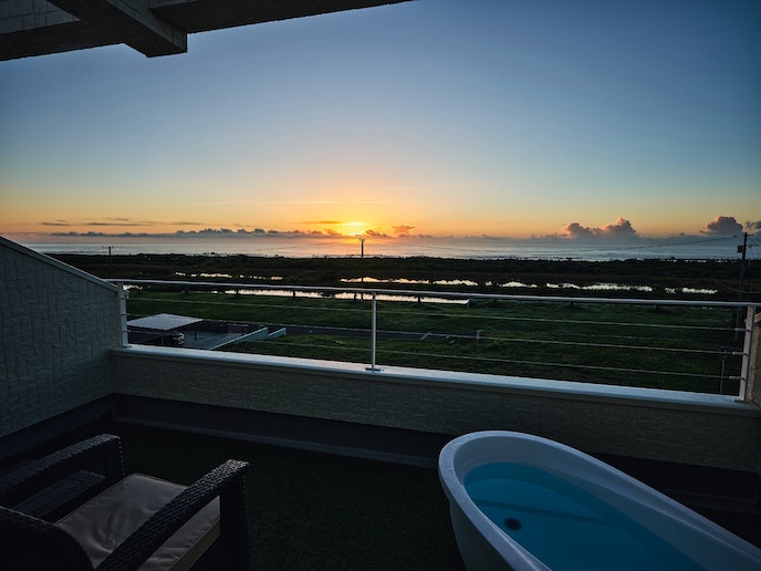 太平洋から昇る朝陽を3回テラスや寝室からもご覧になれます。