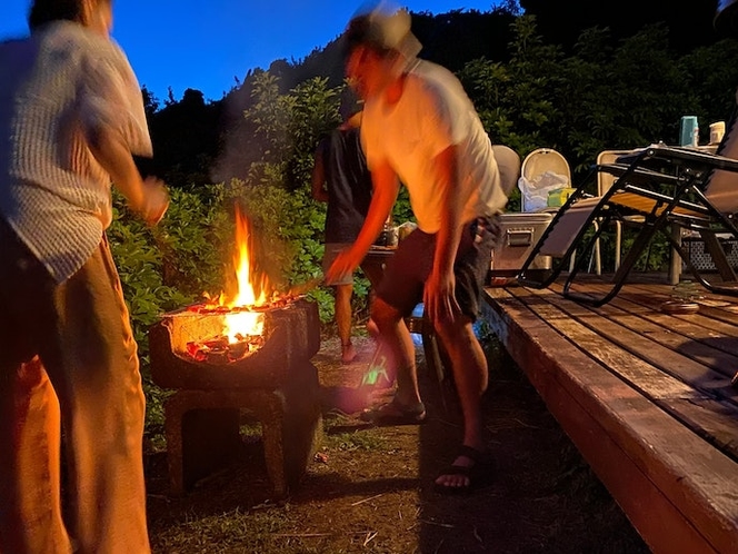 ・【BBQ】大自然の中でダイナミックに味わうBBQ♪炭火で焼くお肉の香ばしさがたまりません