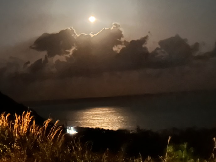 ・【景観】当施設から八丈島灯台まで徒歩約5分。絶景の海をご覧いただけます