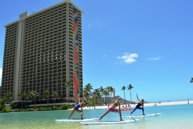 リゾートアクティビティ スタンドアップパドルボード ヨガ