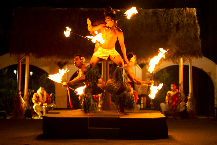 ワイキキ スターライト ルアウ