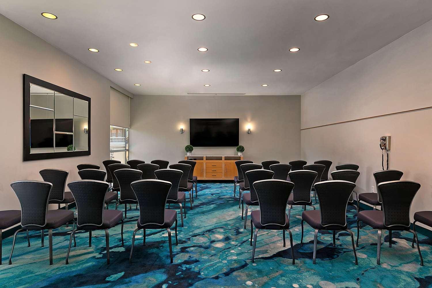 Meeting Room_72211821_XXL.jpg