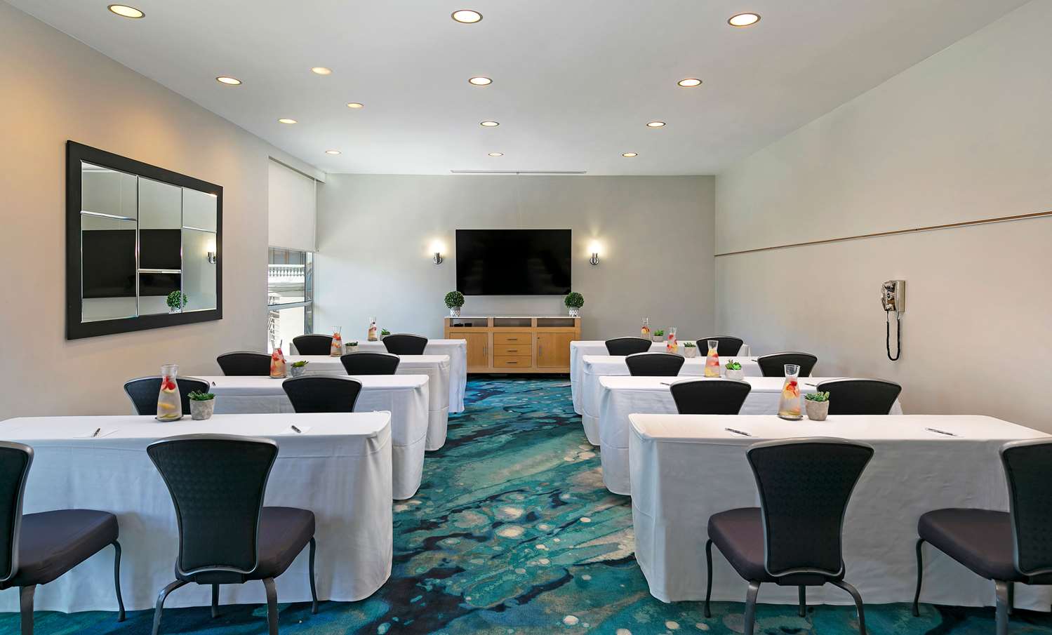 Meeting Room_72211829_XXL.jpg