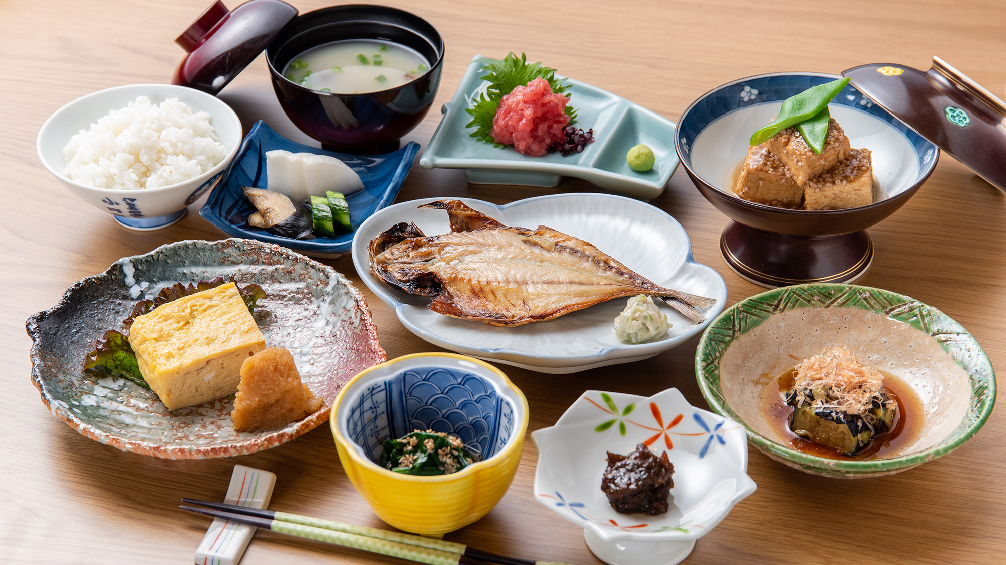 *【朝食一例】沼津港直仕入れのアジの干物やおみやげで人気の岩のりくらげ・ワサビ漬け等和朝食をご用意