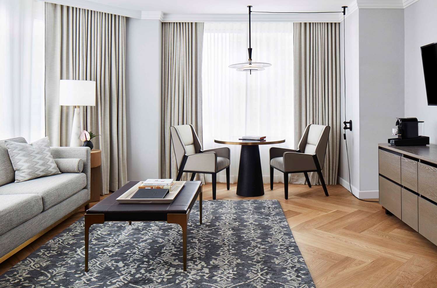 パークビュー　プレミアム　１ベッドルームスイート　キングベッド1台