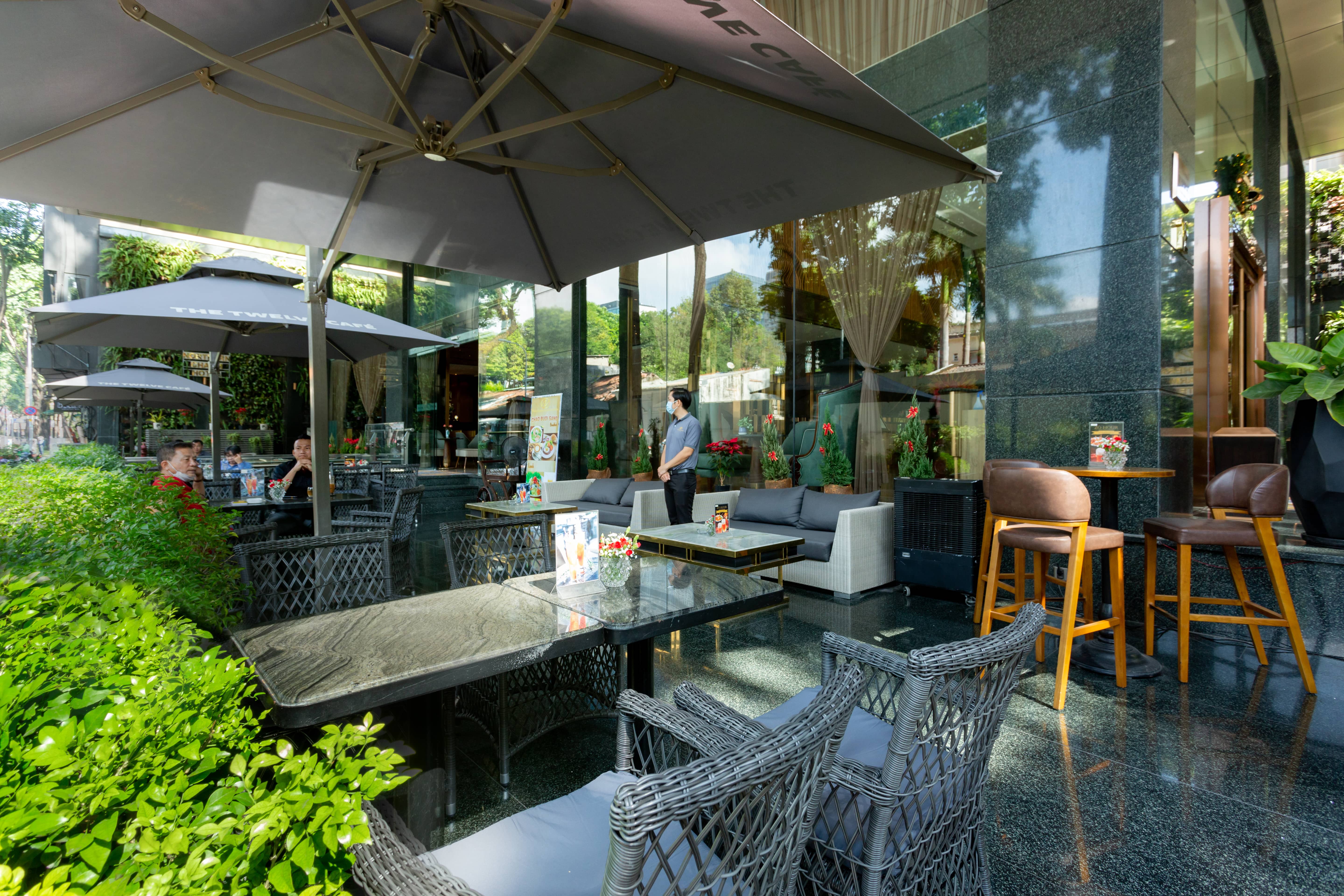 THE TWELVE ラウンジ