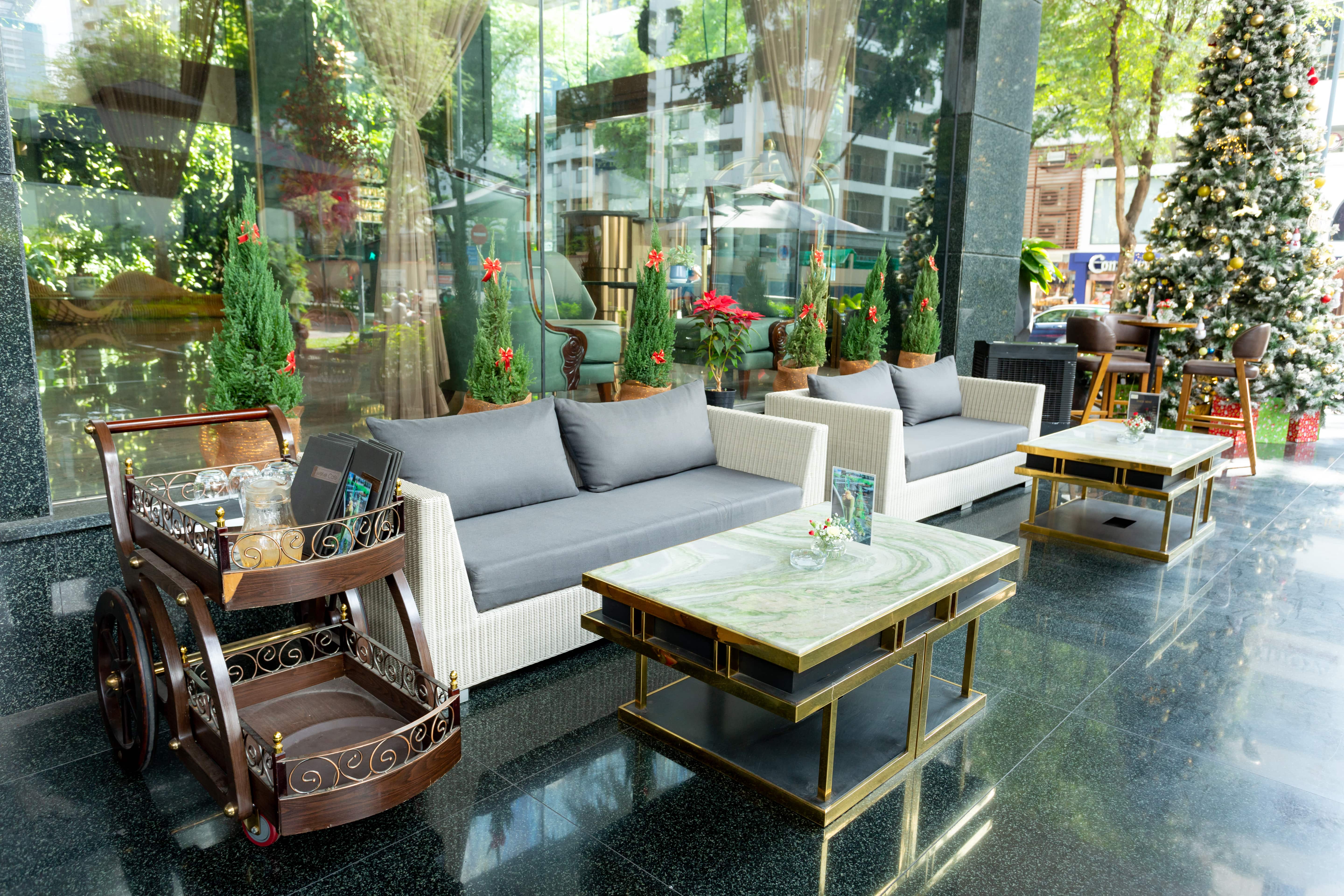 THE TWELVE ラウンジ