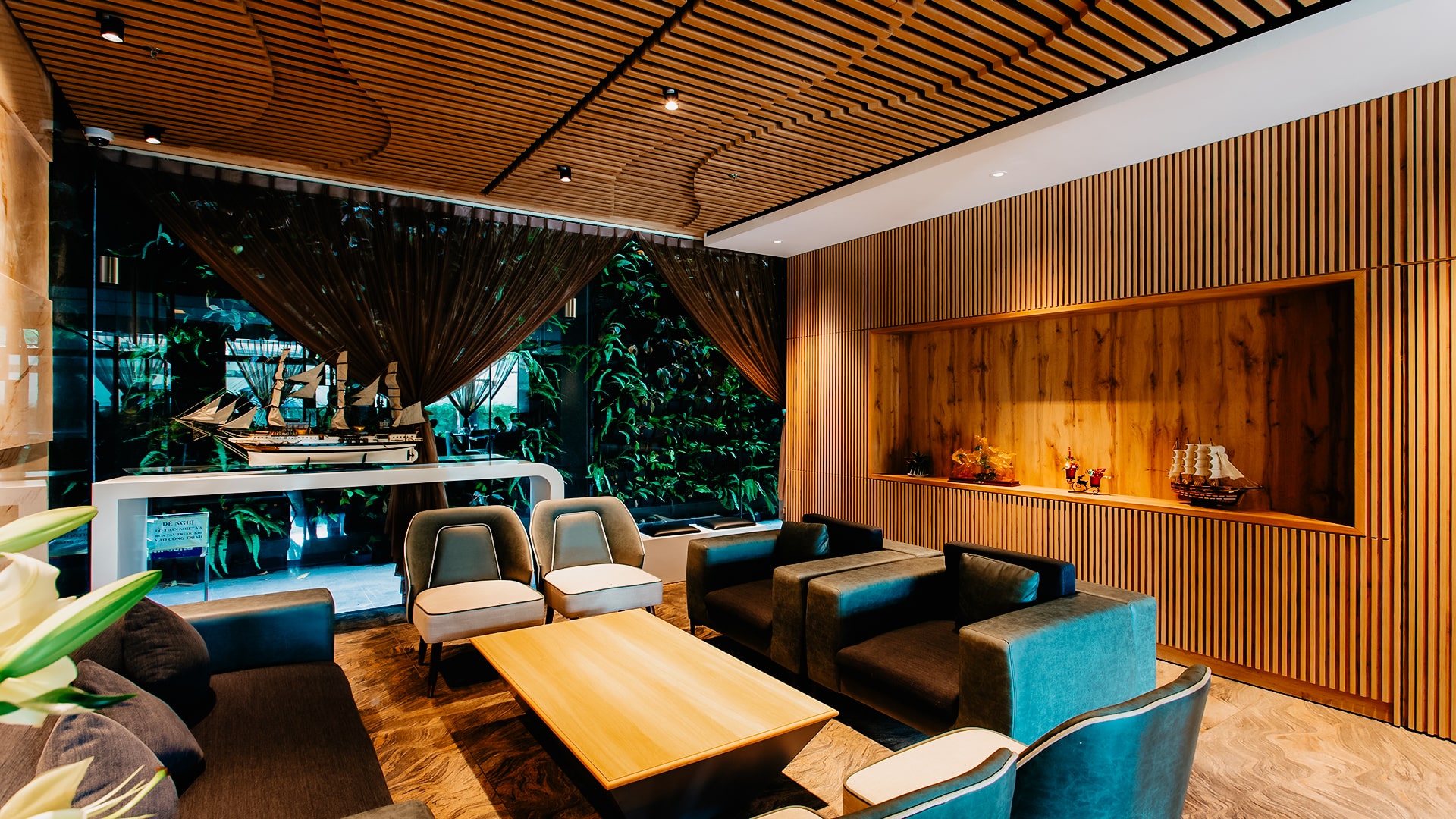 THE TWELVE ラウンジ