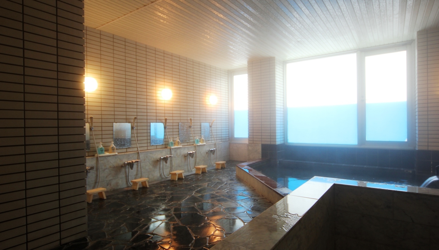 【朝食付】しっかり朝食を食べて♪元気にスキー場へ出発！ウインタースポーツを思いっきり楽しもう。朝食付