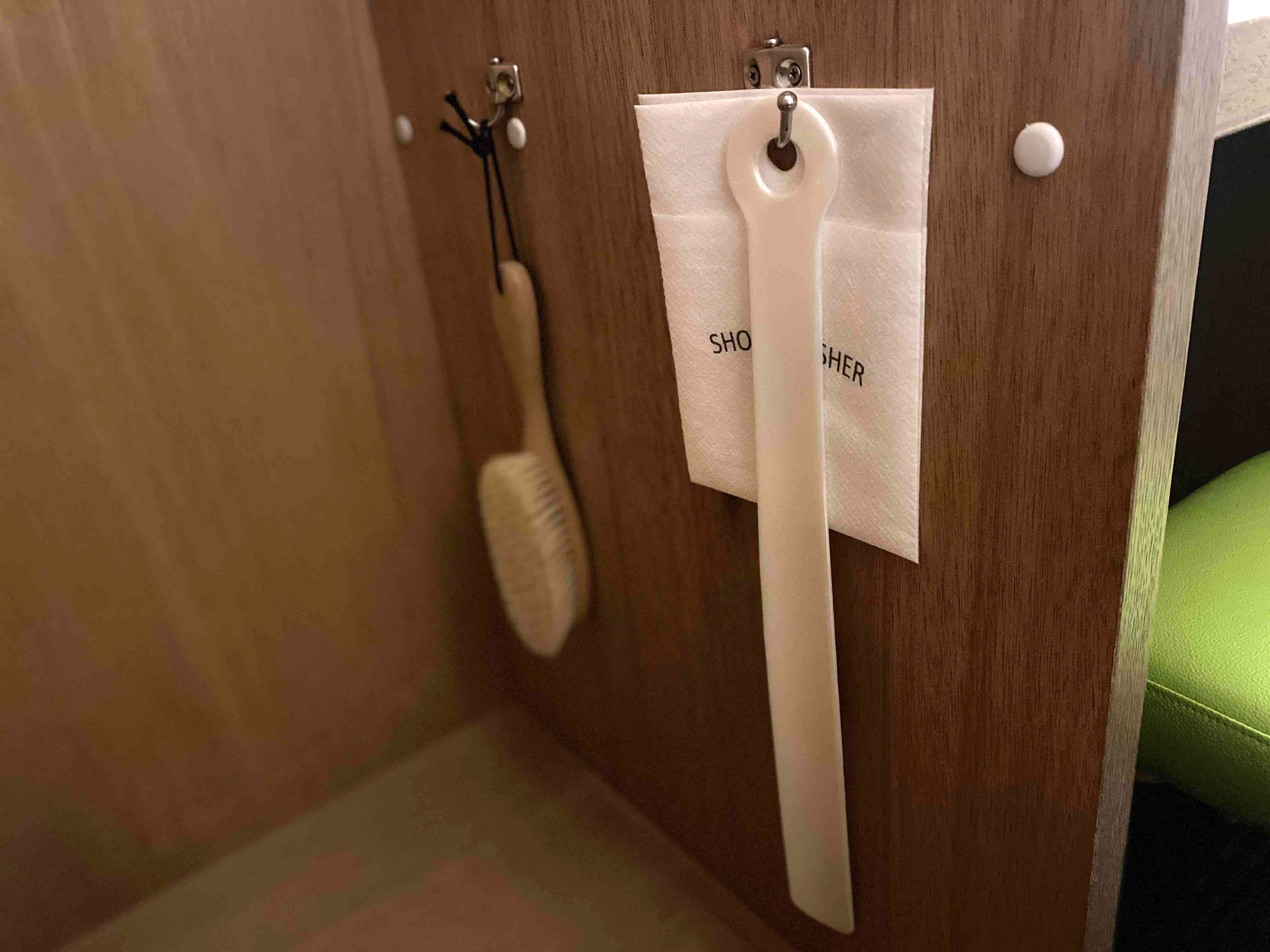 洋服ブラシ・靴べら・靴磨き