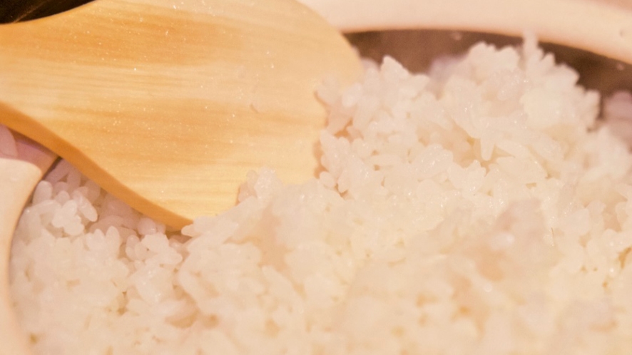 和朝食のメインは、やっぱり美味しいご飯。地産の近江米を、土鍋炊きで。