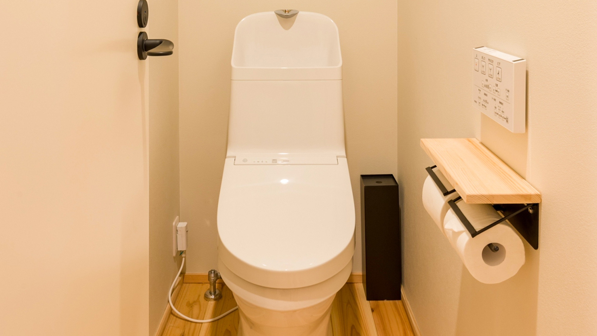 ・共用トイレ：男女共用2カ所、女性専用1カ所。温水洗浄便座完備