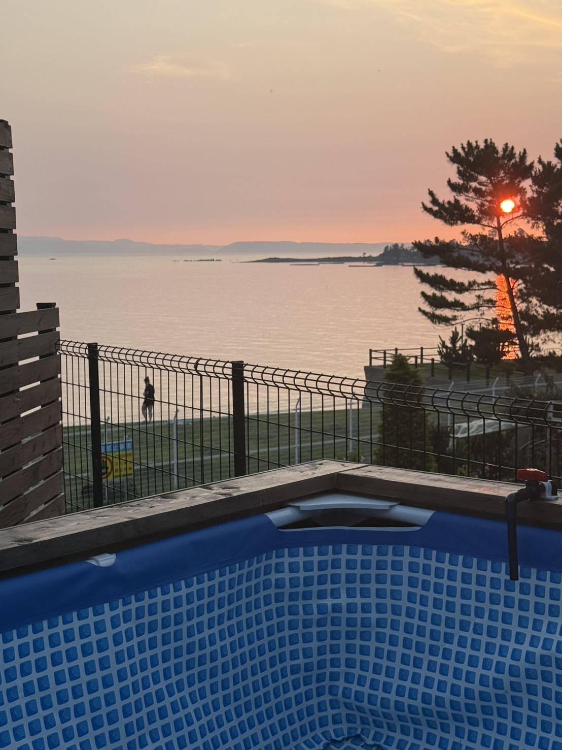 水風呂兼プール 夕景