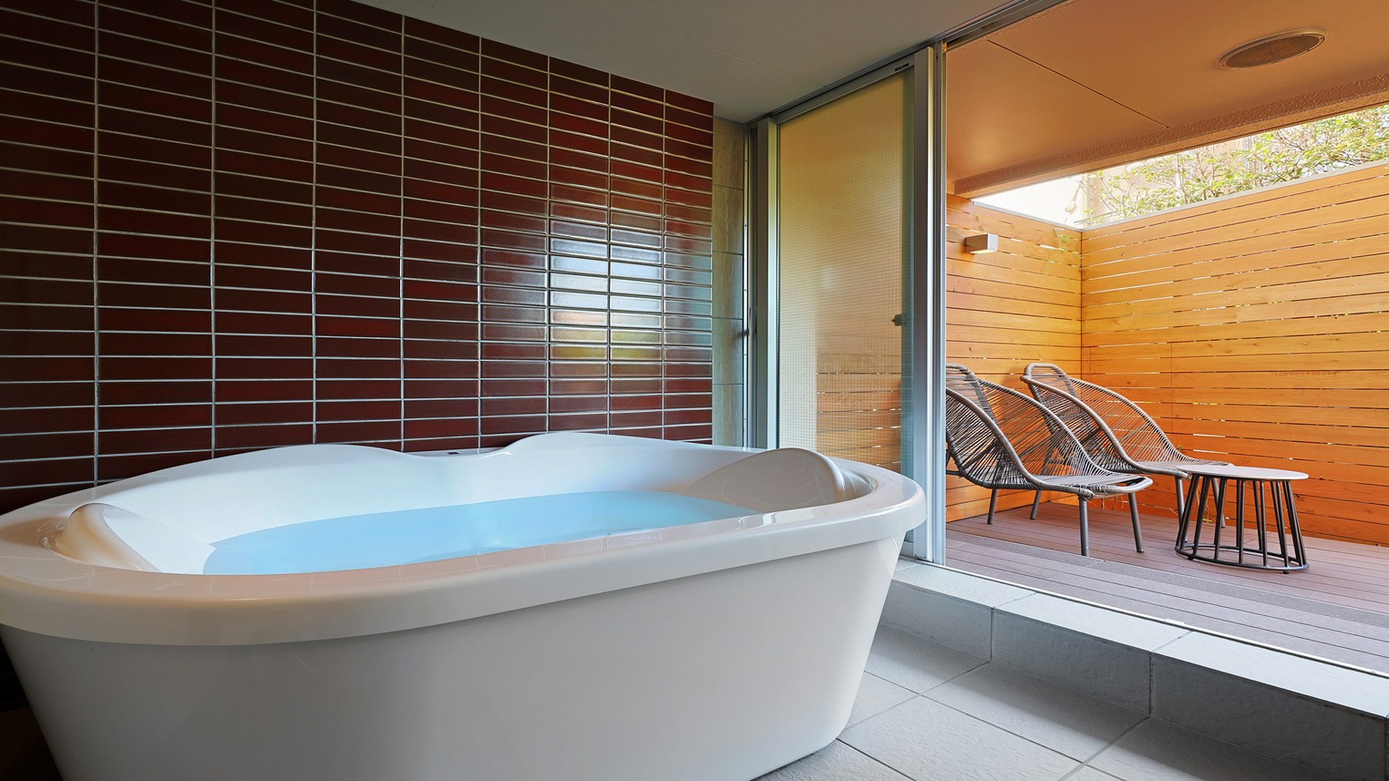 1F庭付きデラックス洋室