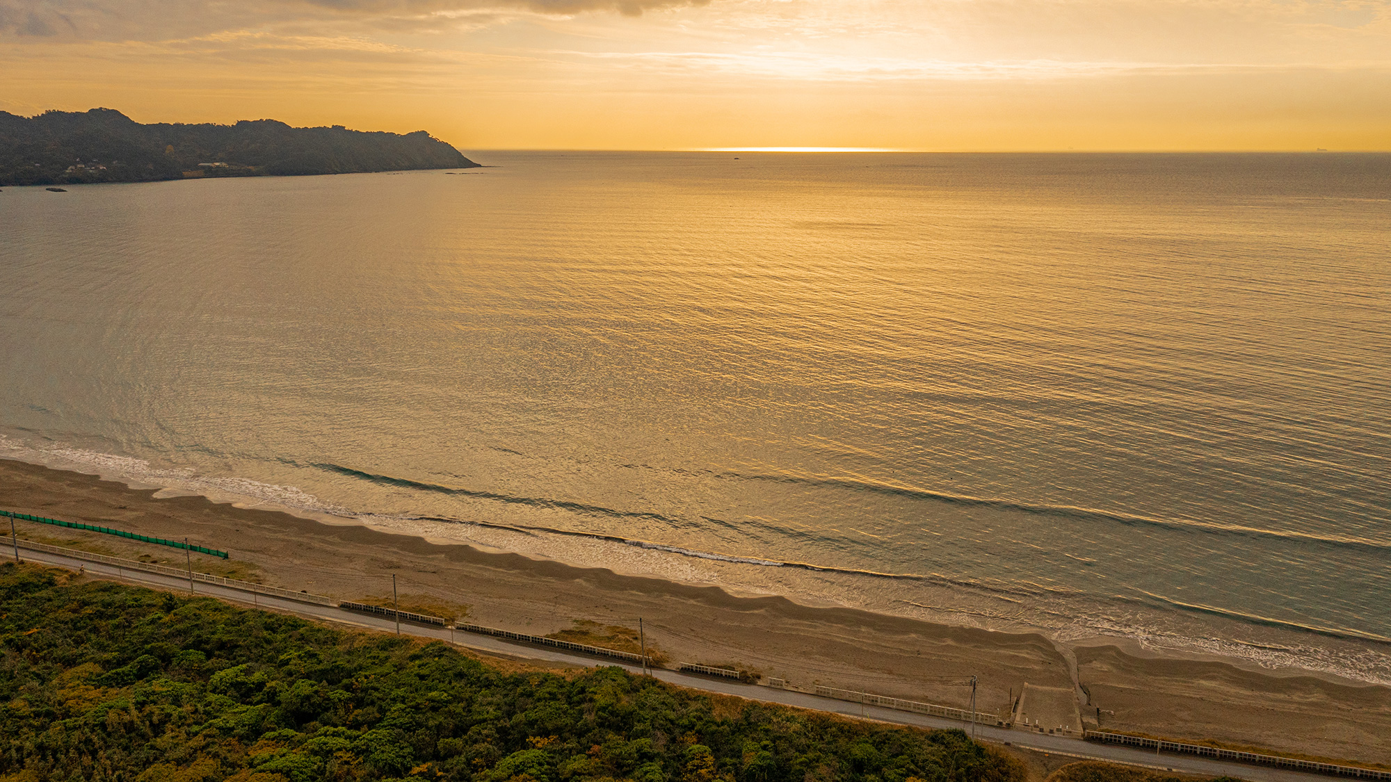 夕暮れの岩井海岸