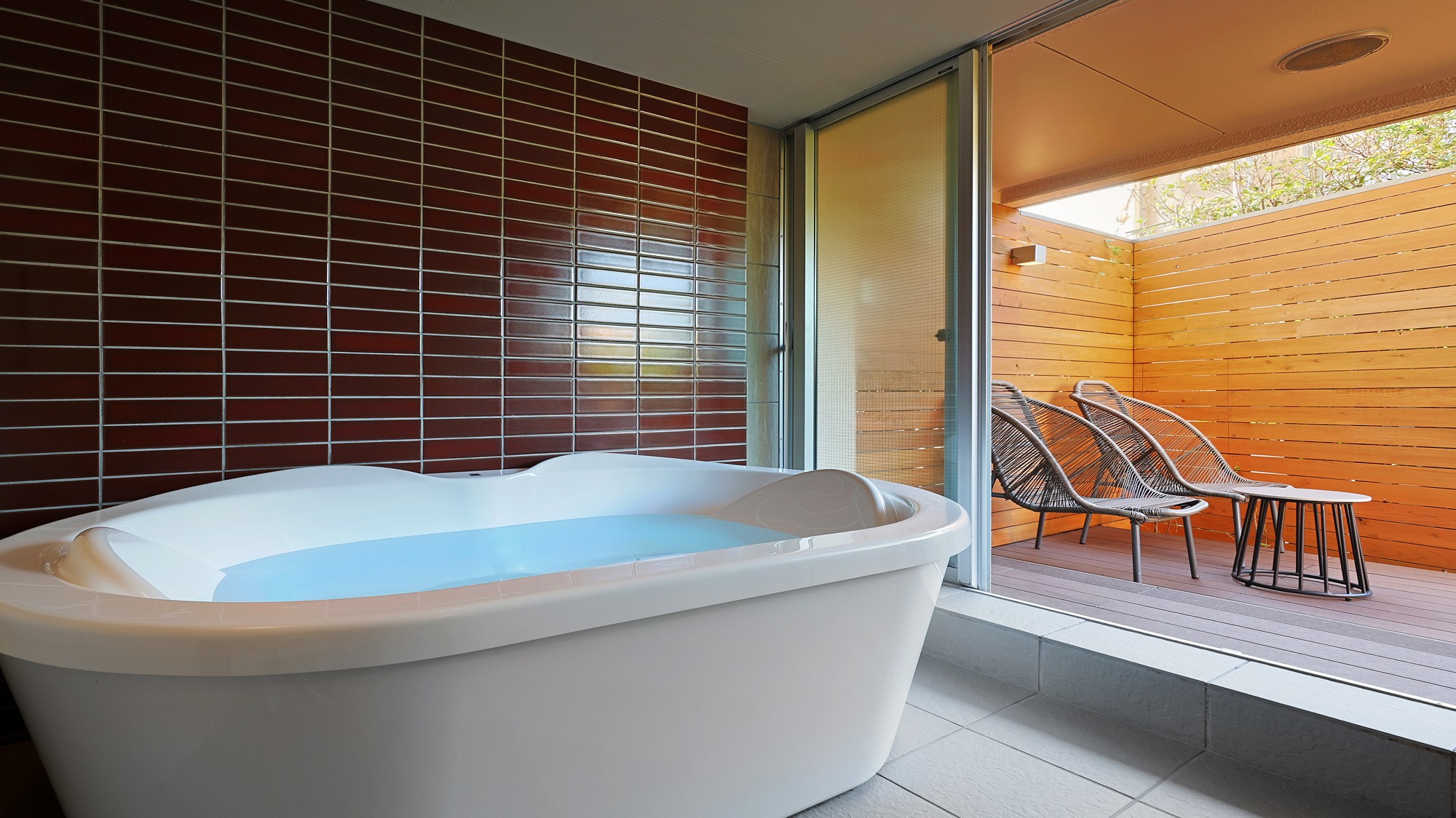 1F庭付きデラックス洋室