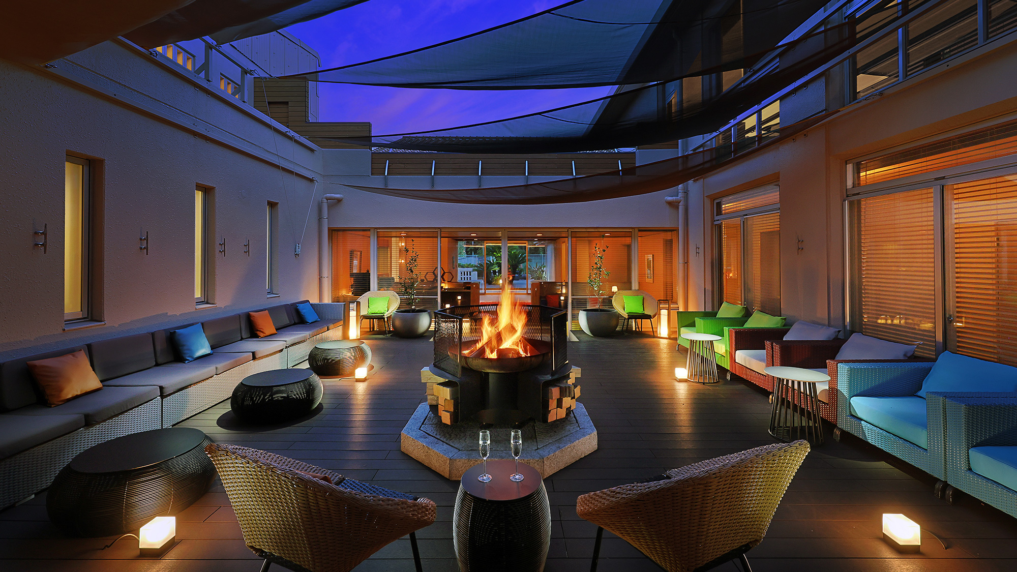 ワンちゃんと一緒にドッグオーナー様同士が交流いただけるナイトラウンジ