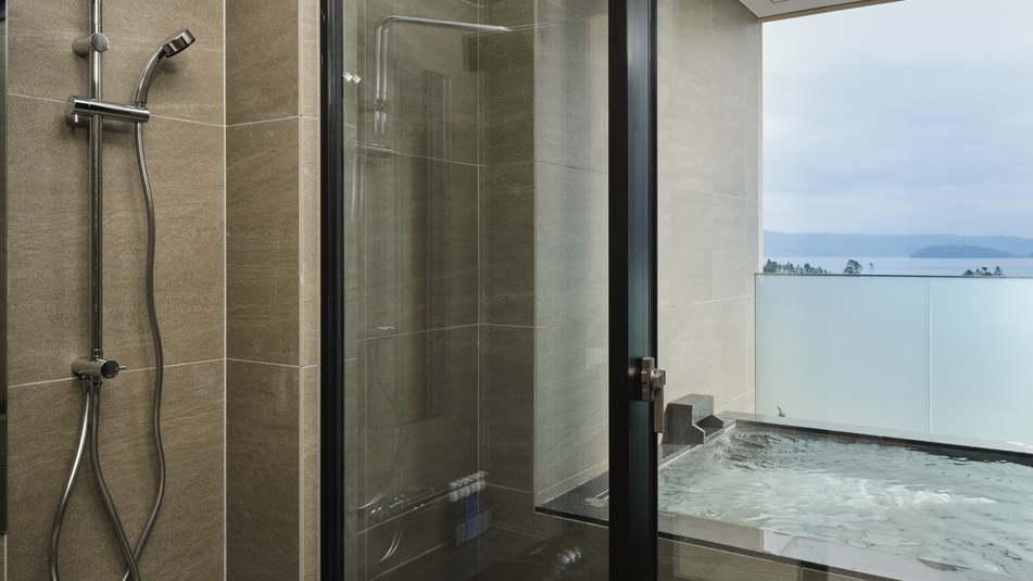 【湖側】温泉露天風呂付和洋室｜東館　※イメージ