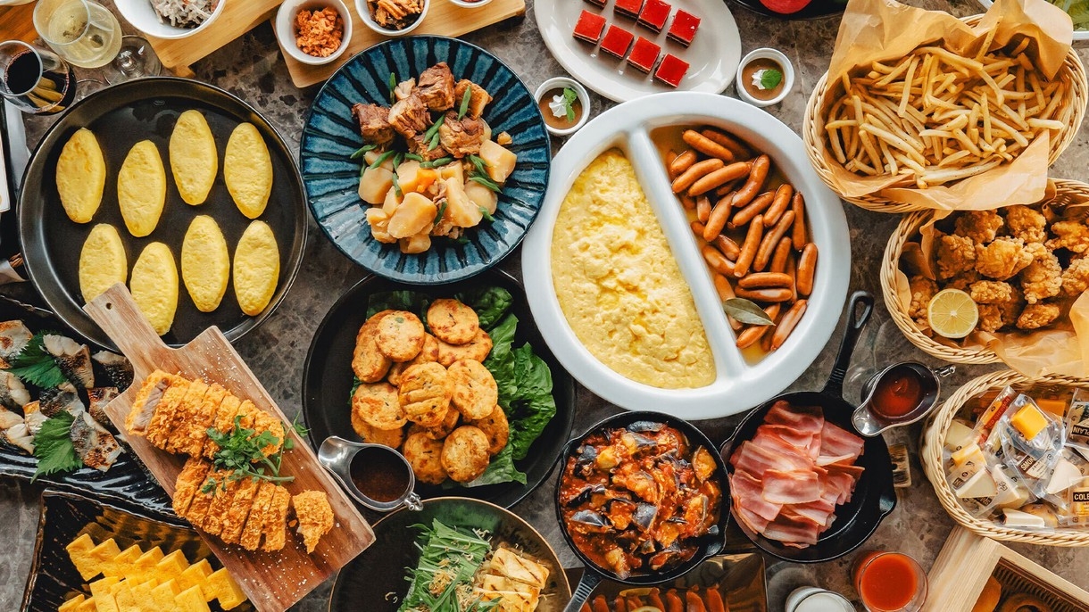 【20％OFF】【楽天スーパーSALE】天空レストランで40種以上の和洋ビュッフェを堪能＜朝食付＞