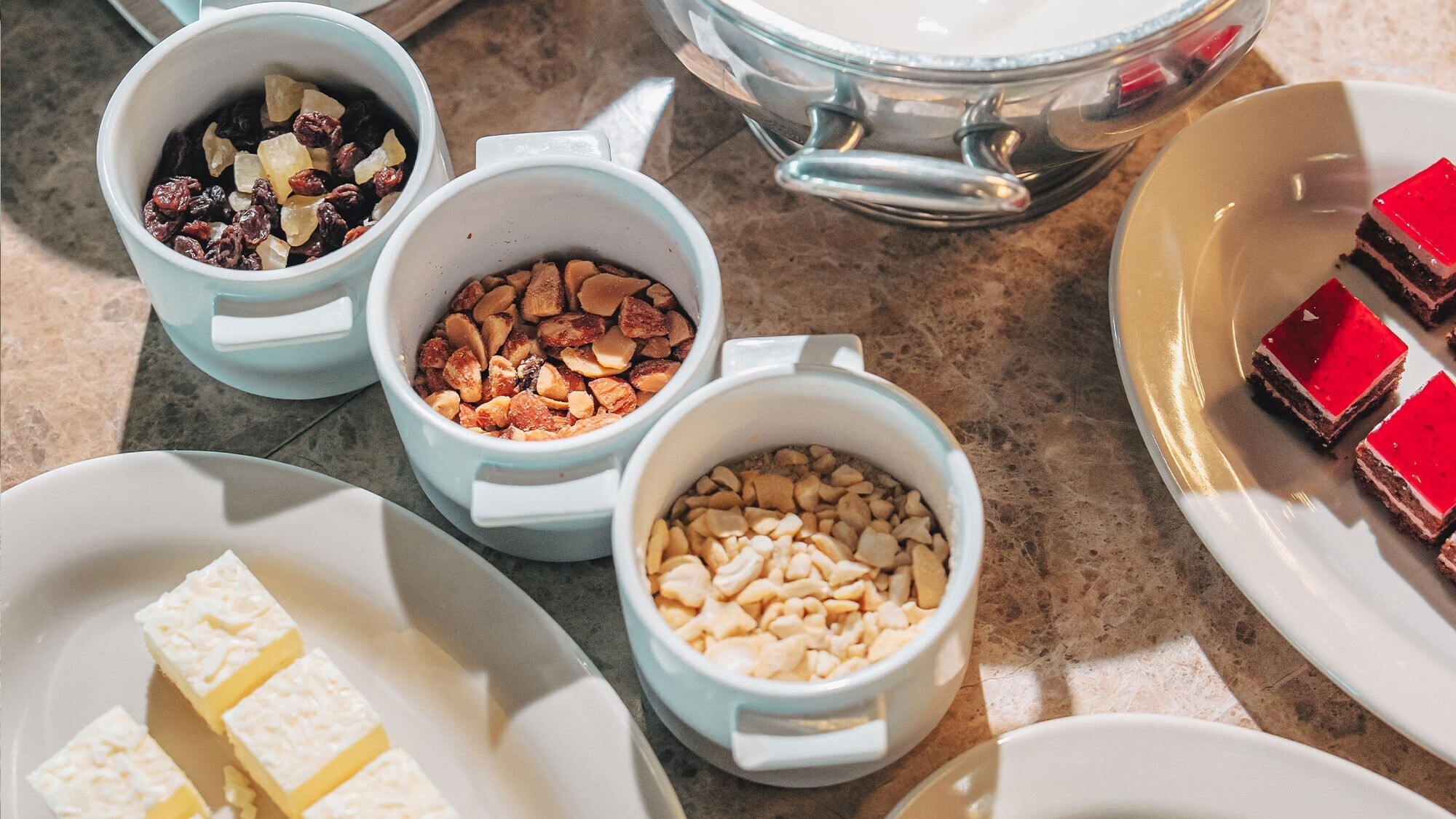 【さき楽28】早めのご予約でお得◆本格サウナ無料◆新橋・銀座駅から徒歩5分＜朝食付＞