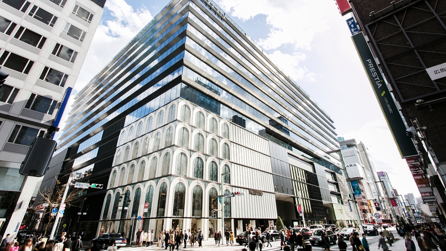 【GINZA SIX】銀座エリア最大の複合商業施設。200以上の様々な店舗が集結しています。 