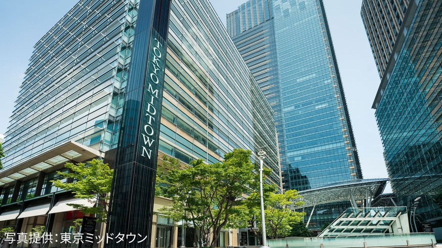 【東京ミッドタウン】高層ビル、ショッピングモール、オフィス、美術館、ホテルが一体化した複合施設。