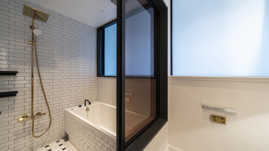 【テラスデラックスツイン】シャワーとバスタブが分かれた機能性に優れたバスルーム。