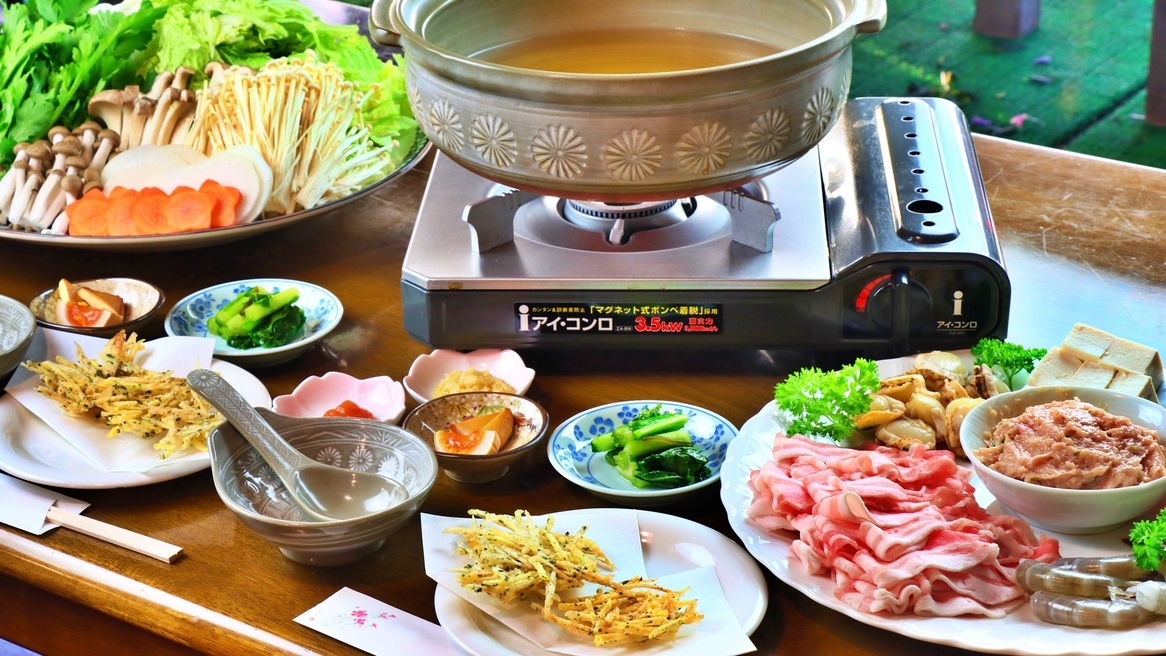 【2食付・和食】メインは地元食材を使用した特製お鍋！キレイな空気の中で旬の味覚を味わう♪