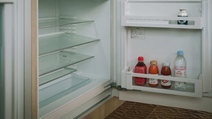 ・【Villaダブル 100平米】お部屋には冷蔵庫を完備しております