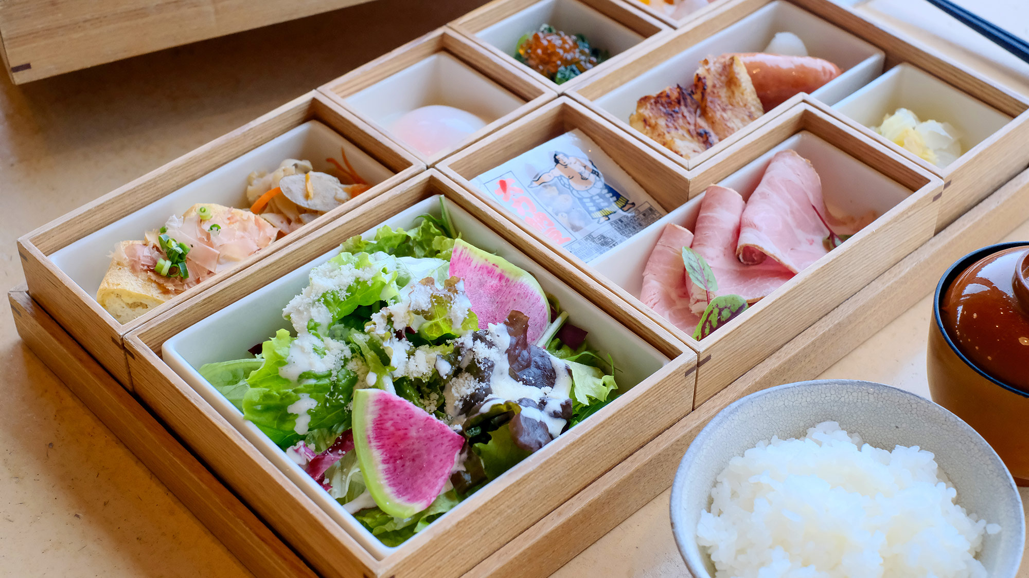 ・【Jurliqueプラン】季節の食材をふんだんに使用した品数豊富な和朝食で、素敵な一日をスタート！