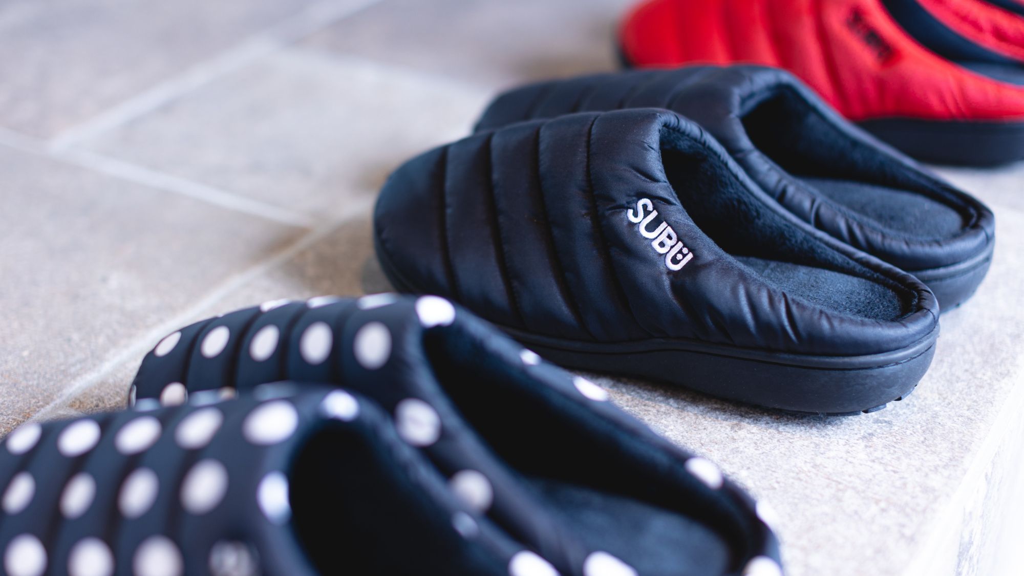 お持ち帰り頂ける室内サンダル「SUBU」。室内では「SUBU」のサンダルに履き替えてお過ごし下さい