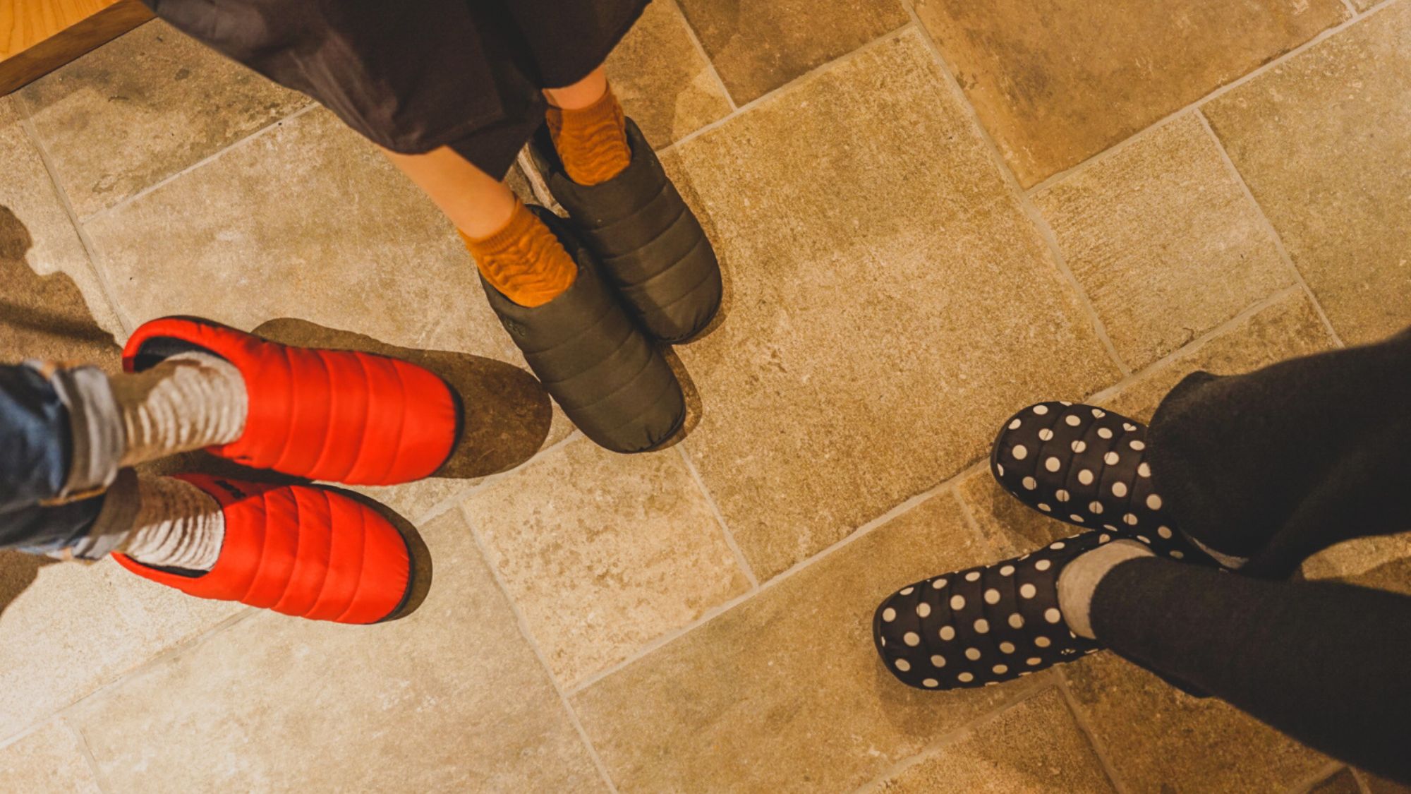 お持ち帰り頂ける室内サンダル「SUBU」。室内では「SUBU」のサンダルに履き替えてお過ごし下さい