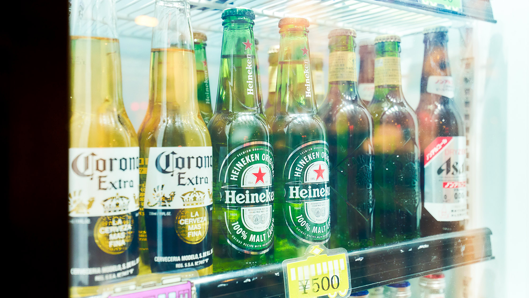 ・【ビバレッジ】ソフトドリンクだけでなくアルコールも販売しております