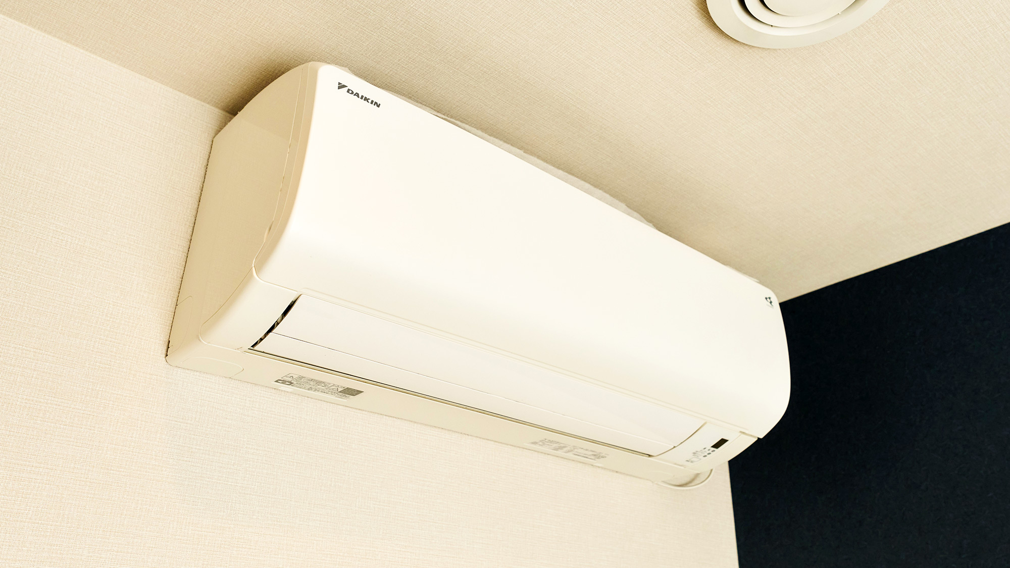 ・【エアコン】一年を通してお好みの室温で快適にお過ごしいただけます